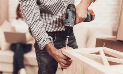 فك وتركيب الأثاث